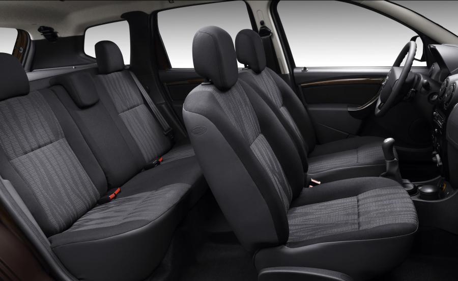 Интерьер Dacia Duster 2010 года  (фото 12 из 66)